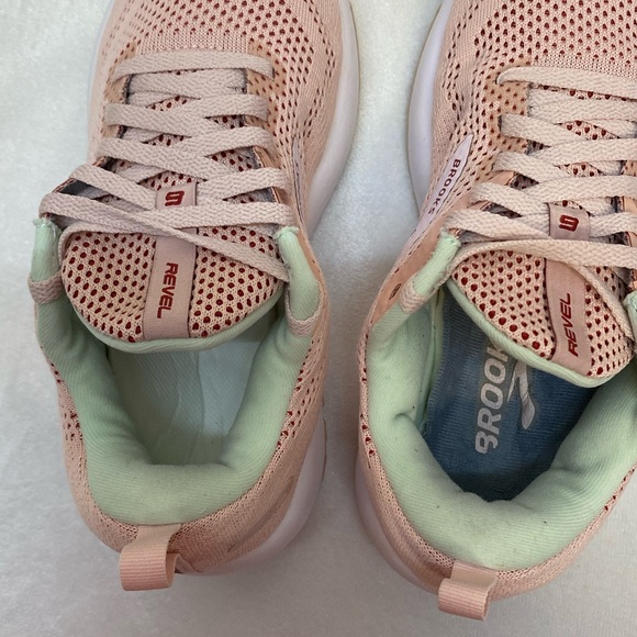 Brooks Revel 6 athletic running shoes in the Peach Whip/Pink women’s size 6.5 - Picture 7 of 12